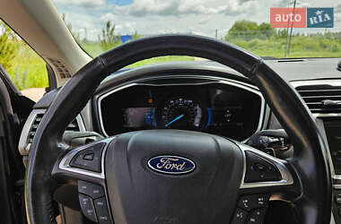 Седан Ford Fusion 2016 в 