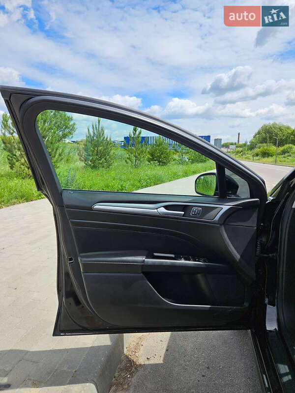 Седан Ford Fusion 2016 в Ровно