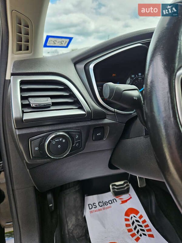 Седан Ford Fusion 2016 в Ровно