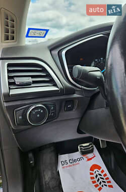 Седан Ford Fusion 2016 в 
