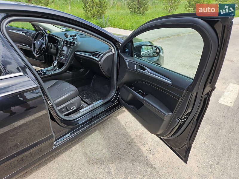 Седан Ford Fusion 2016 в Ровно