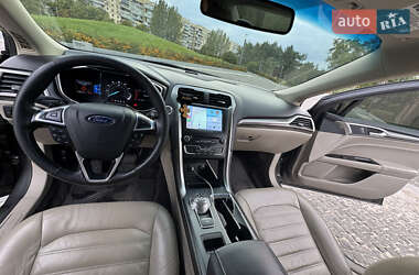 Седан Ford Fusion 2016 в 