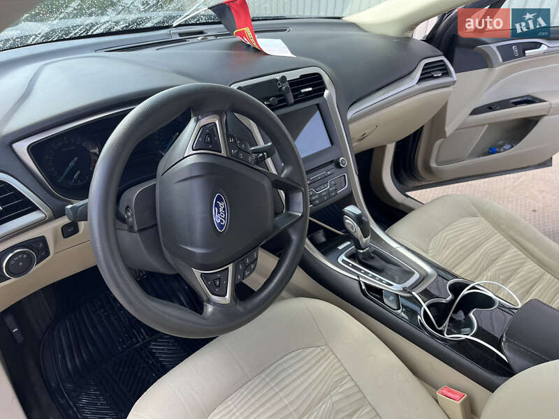 Седан Ford Fusion 2015 в Одесі