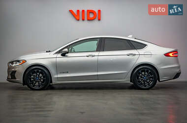 Седан Ford Fusion 2019 в 