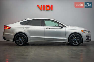 Седан Ford Fusion 2019 в 