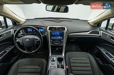Седан Ford Fusion 2019 в 
