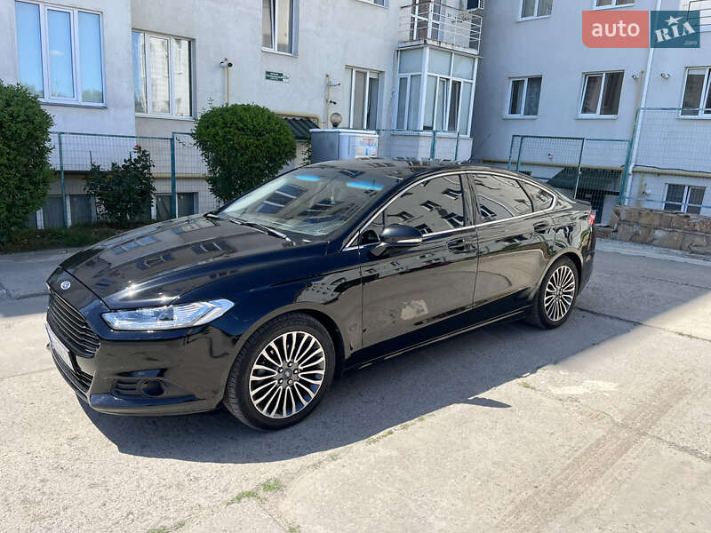 Седан Ford Fusion 2016 в 