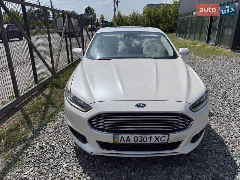 Седан Ford Fusion 2015 в 
