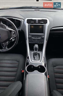 Седан Ford Fusion 2014 в 