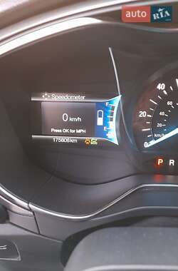 Седан Ford Fusion 2017 в 