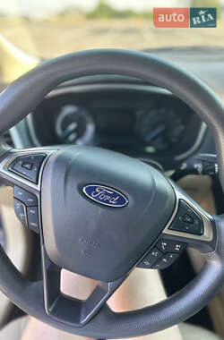 Седан Ford Fusion 2016 в 