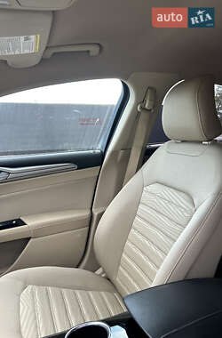 Седан Ford Fusion 2016 в 