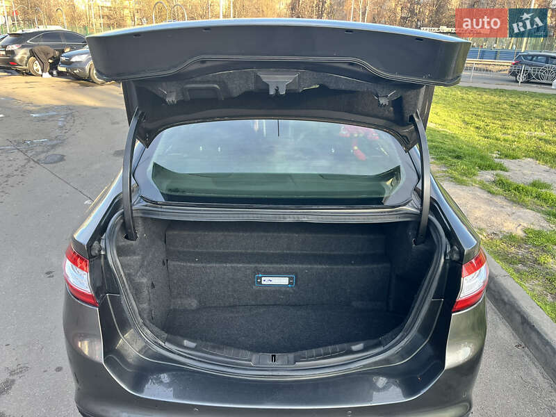 Седан Ford Fusion 2015 в Києві