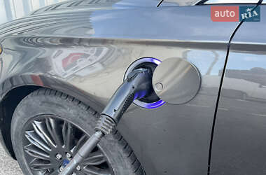 Седан Ford Fusion 2015 в 