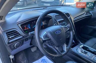Седан Ford Fusion 2017 в 