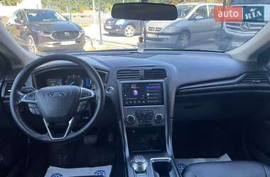 Седан Ford Fusion 2017 в 