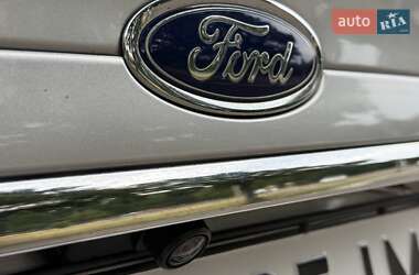 Седан Ford Fusion 2017 в 