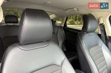 Седан Ford Fusion 2017 в 