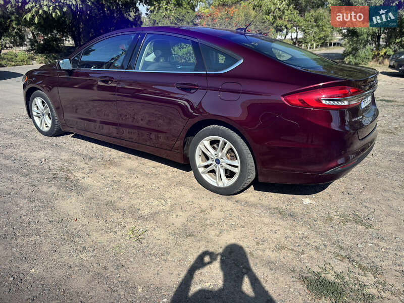 Седан Ford Fusion 2018 в Южном