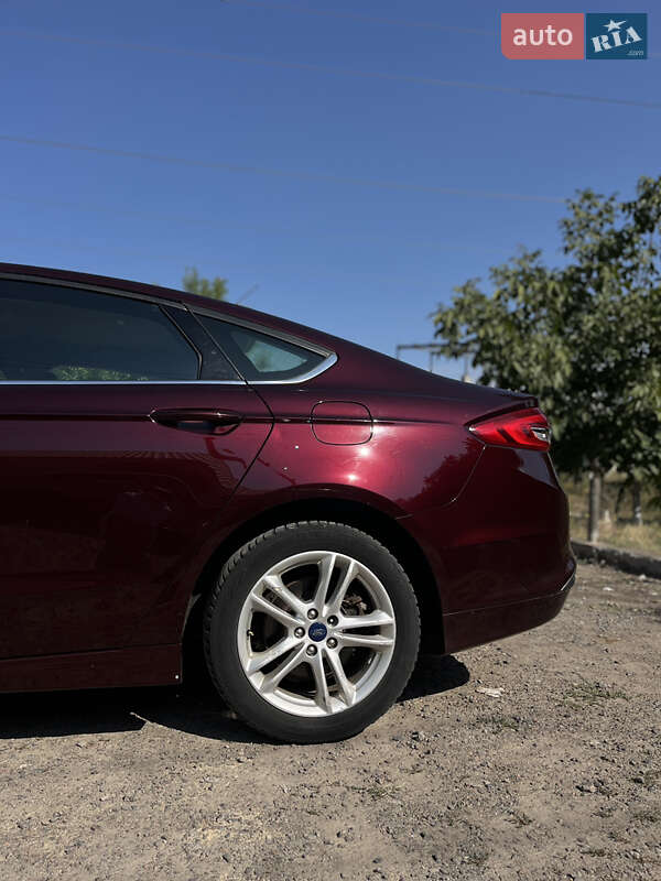 Седан Ford Fusion 2018 в Южном