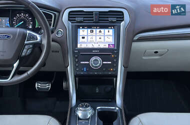 Седан Ford Fusion 2016 в 