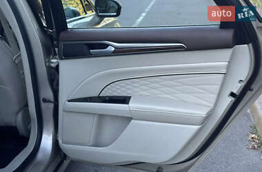 Седан Ford Fusion 2016 в 