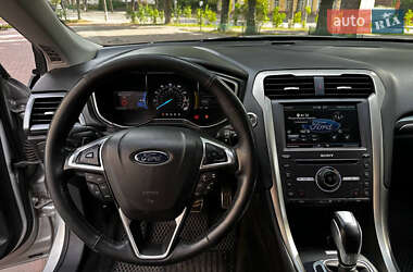 Седан Ford Fusion 2016 в 