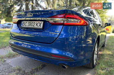 Седан Ford Fusion 2017 в 