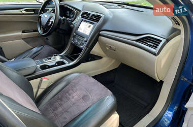 Седан Ford Fusion 2017 в 