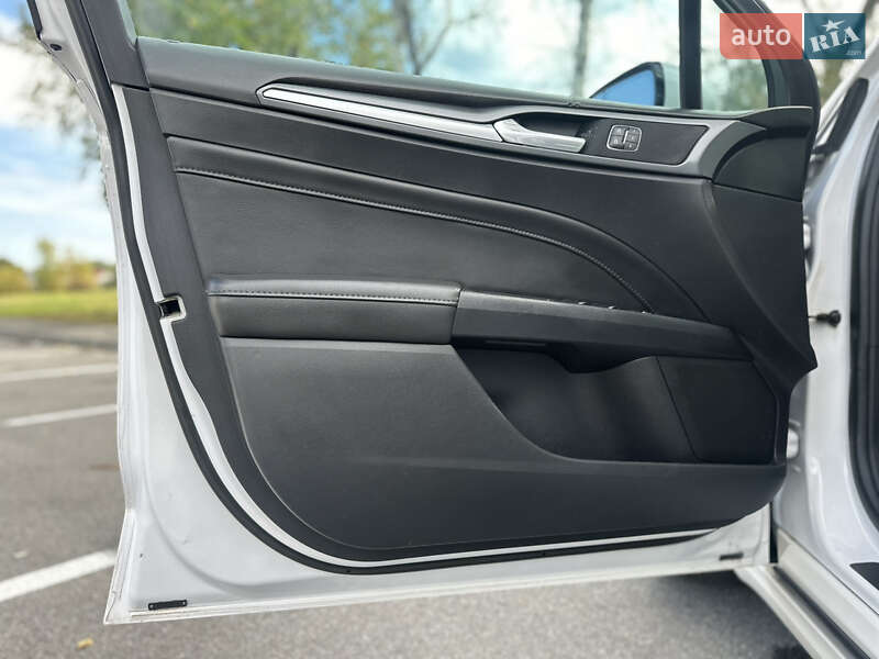 Седан Ford Fusion 2013 в Києві