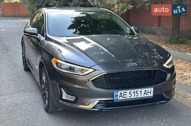 Седан Ford Fusion 2019 в 