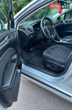 Седан Ford Fusion 2017 в 