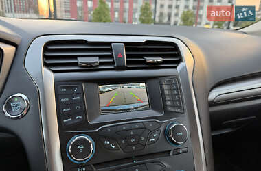 Седан Ford Fusion 2017 в 