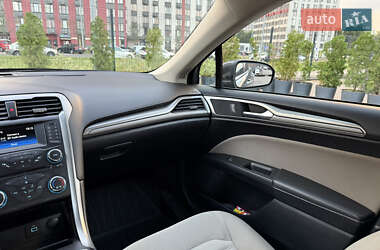 Седан Ford Fusion 2017 в 
