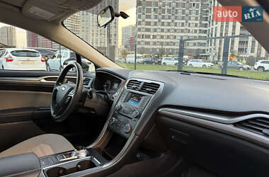 Седан Ford Fusion 2017 в 