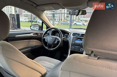 Седан Ford Fusion 2017 в 