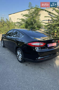 Седан Ford Fusion 2016 в 