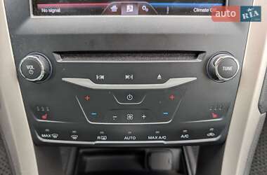 Седан Ford Fusion 2013 в 