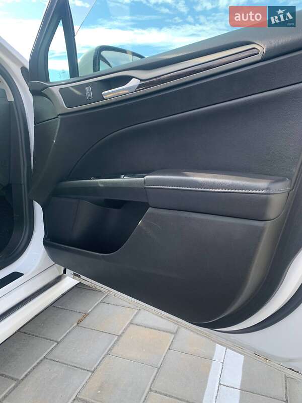 Седан Ford Fusion 2013 в Черкасах