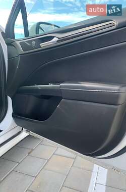 Седан Ford Fusion 2013 в 
