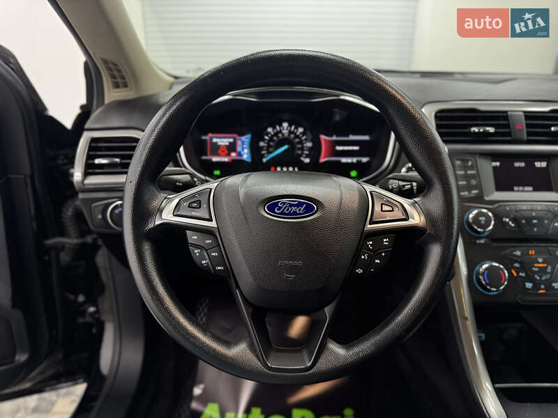 Седан Ford Fusion 2016 в Одесі