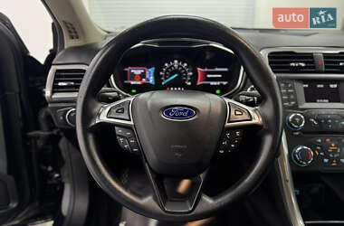 Седан Ford Fusion 2016 в 