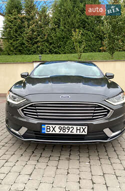 Седан Ford Fusion 2016 в Острозі