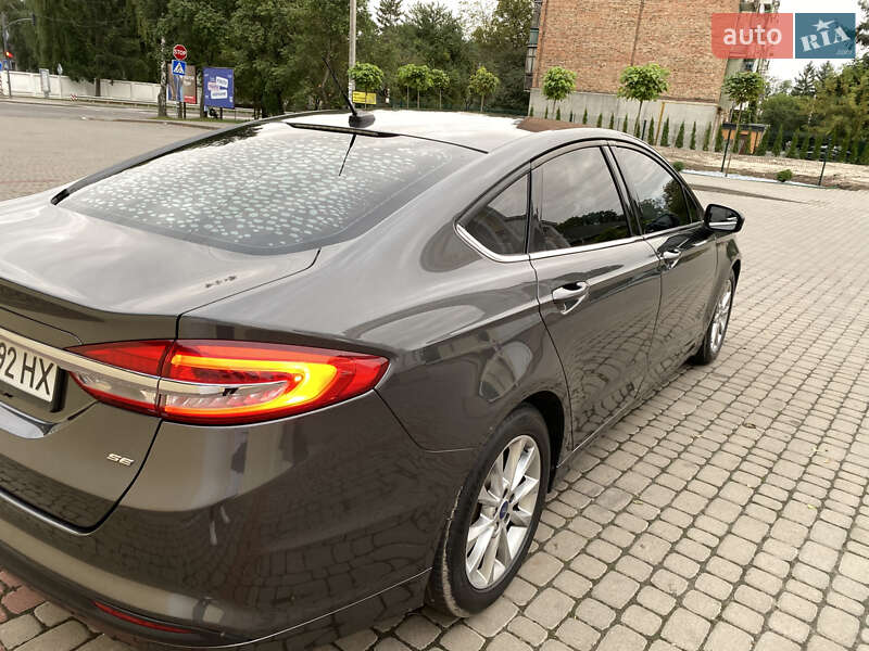 Седан Ford Fusion 2016 в Острозі