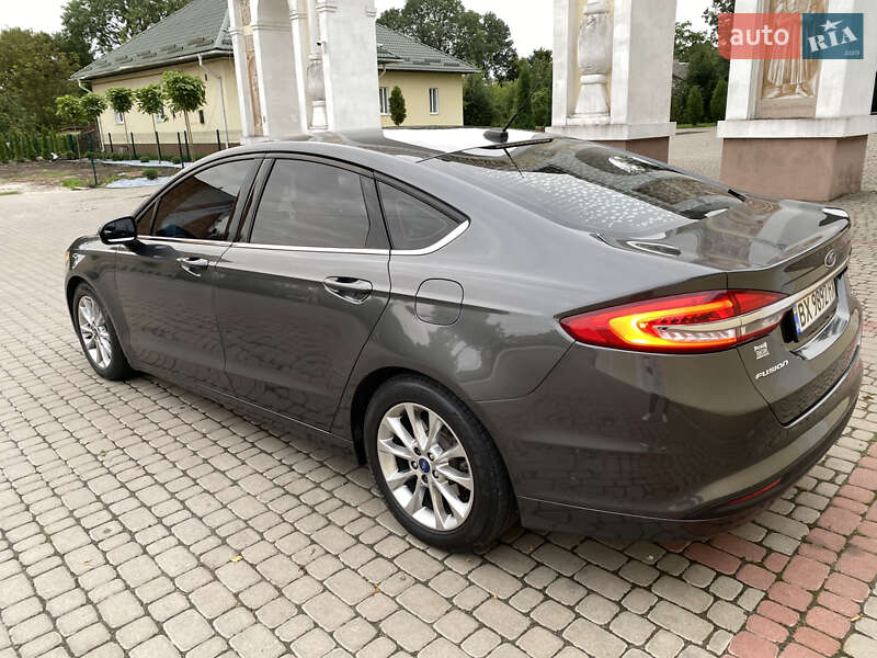 Седан Ford Fusion 2016 в Острозі