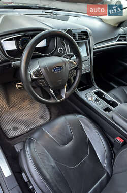 Седан Ford Fusion 2017 в 