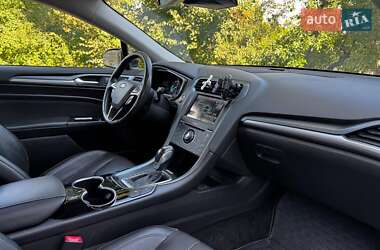 Седан Ford Fusion 2014 в 