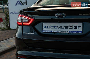 Седан Ford Fusion 2015 в 