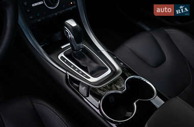 Седан Ford Fusion 2015 в 