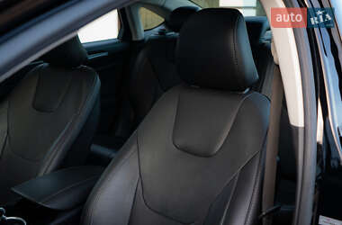 Седан Ford Fusion 2015 в 